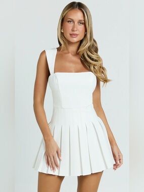NWT Showpo WALLACE White Square-Neck Pleated Mini Dress size 6
